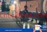 Suporter Acungkan Pistol Mainan Saat Tawuran di Cikarang