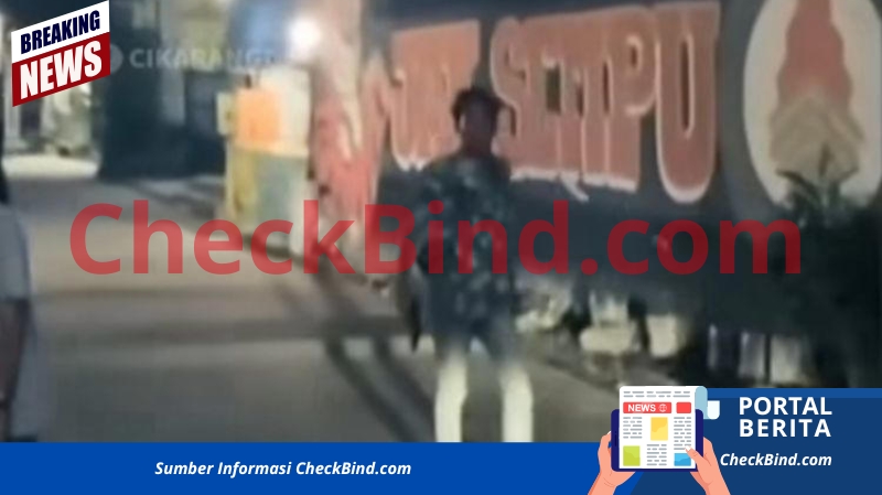 Suporter Acungkan Pistol Mainan Saat Tawuran di Cikarang